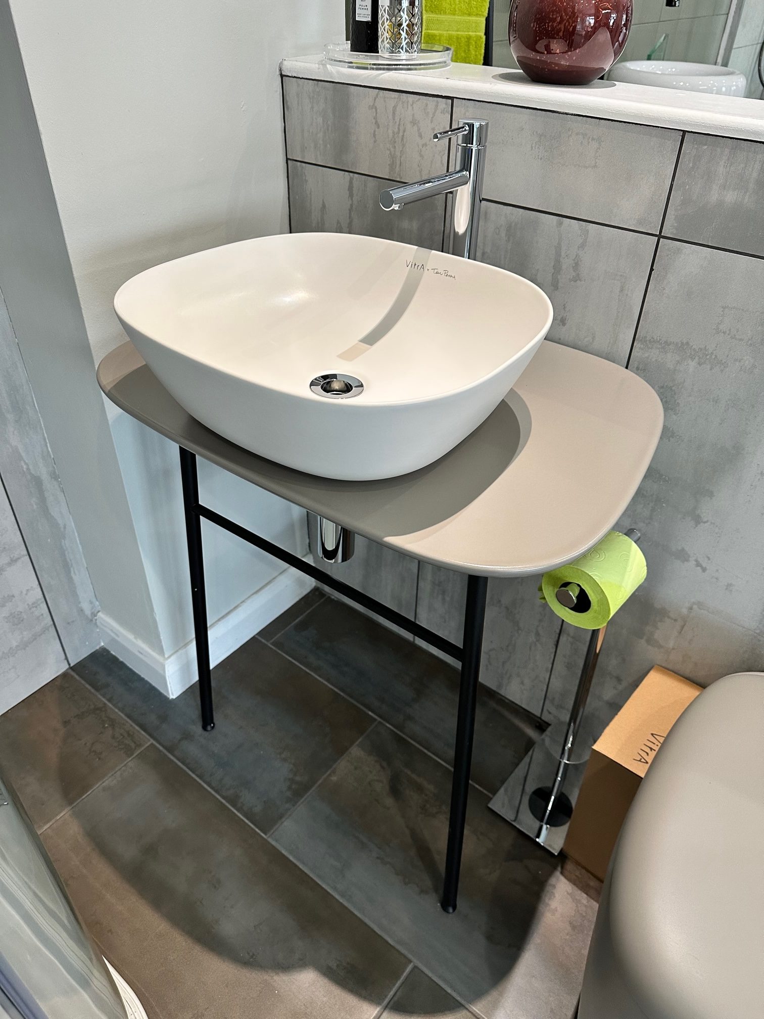 *Ex-display* Vitra Plural Free-Standing Washbasin Unit & WC - Image 5