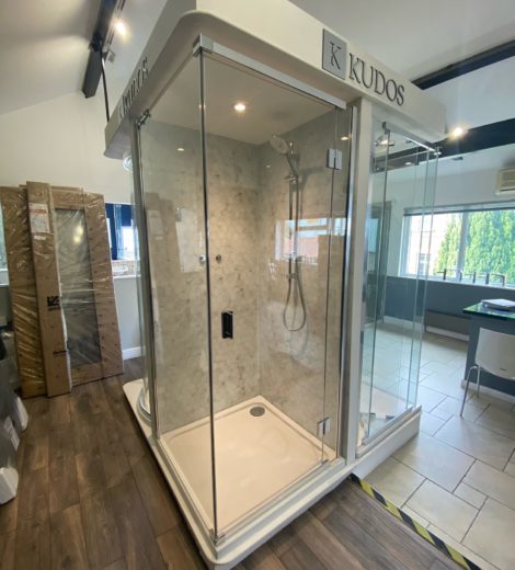 *Ex-display* Kudos Pinnacle 8 900mm Hinged Door, Side Panel & Tray